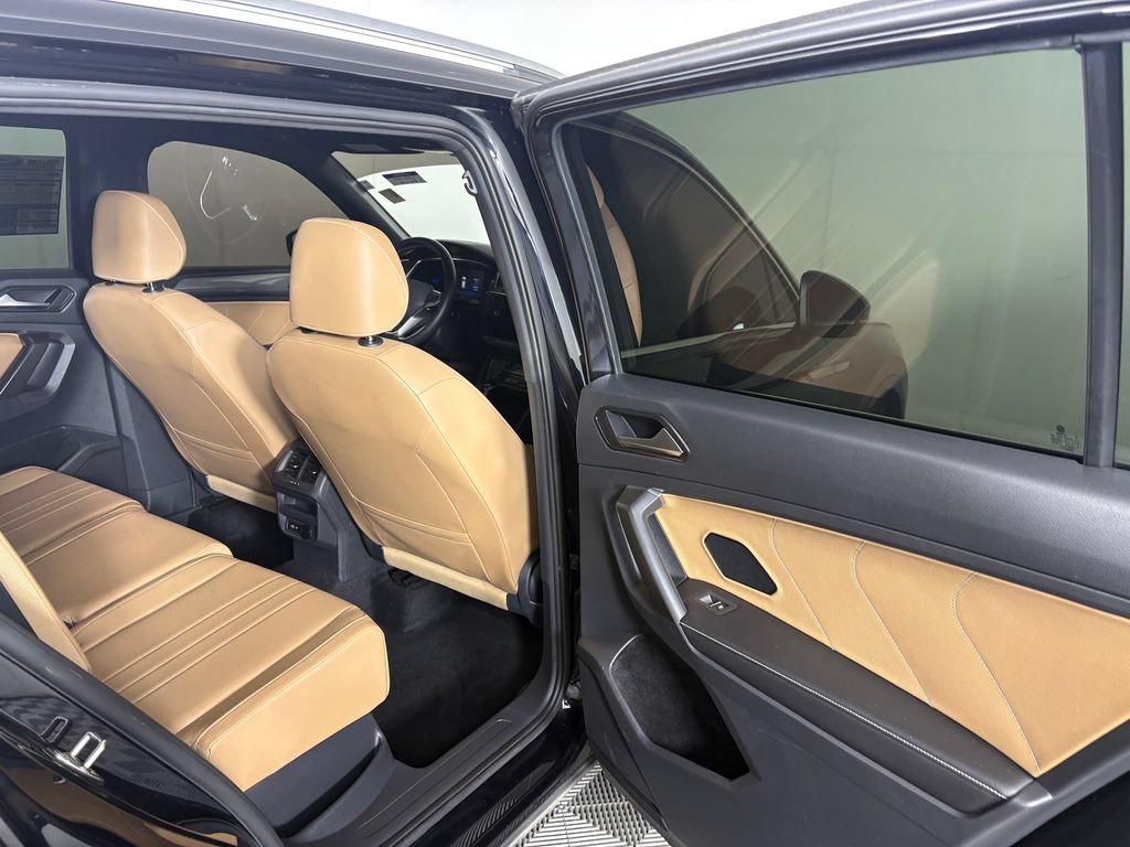 Used 2022 Volkswagen Tiguan SE w/ Panoramic Sunroof Package AWD/4WD image 34