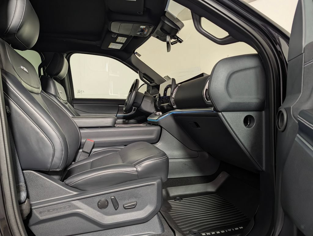 Certified 2025 Ford Expedition Platinum w/ Stealth Performance Package AWD/4WD image 11
