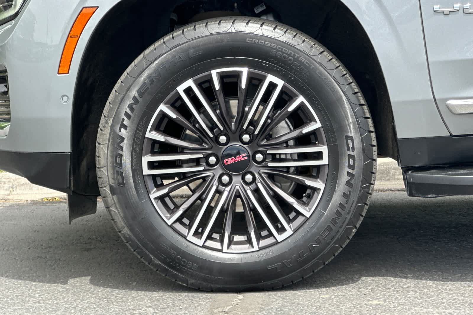 Used 2025 GMC Yukon Elevation AWD/4WD image 28