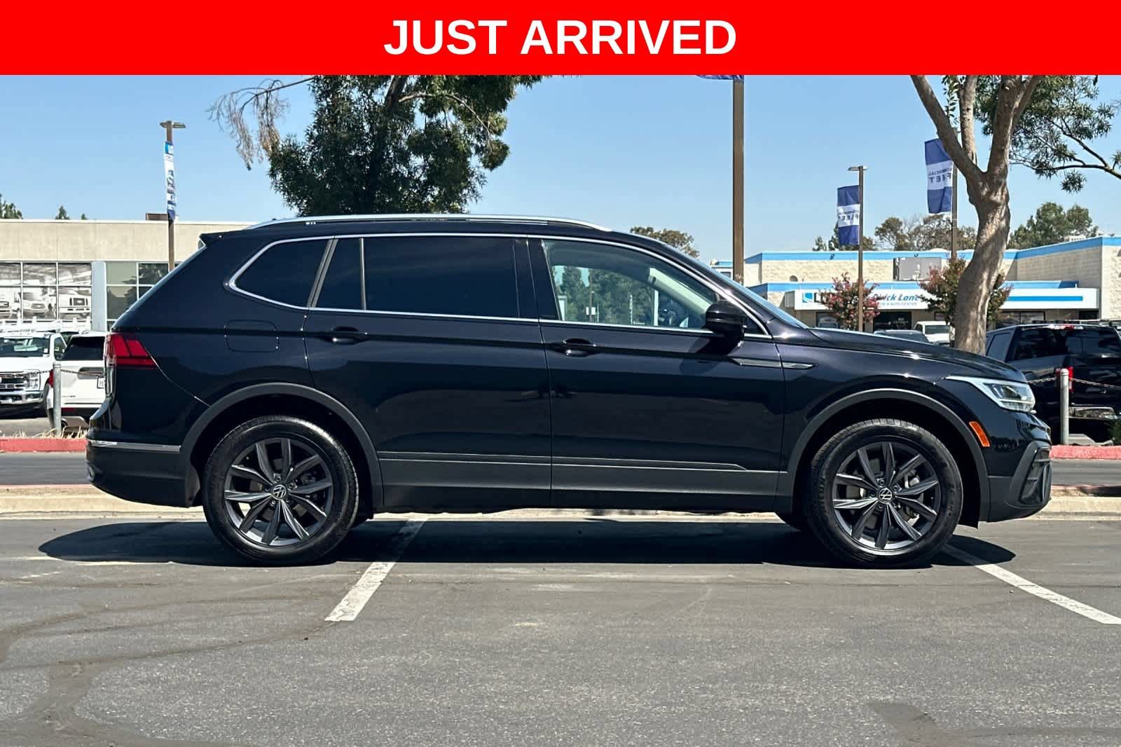 Used 2023 Volkswagen Tiguan SE AWD/4WD image 9