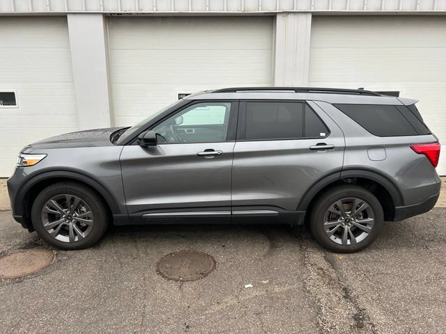 Certified 2023 Ford Explorer XLT w/ Equipment Group 202A AWD/4WD image 3