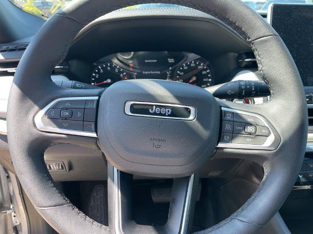 Used 2025 Jeep Compass Limited AWD/4WD image 10