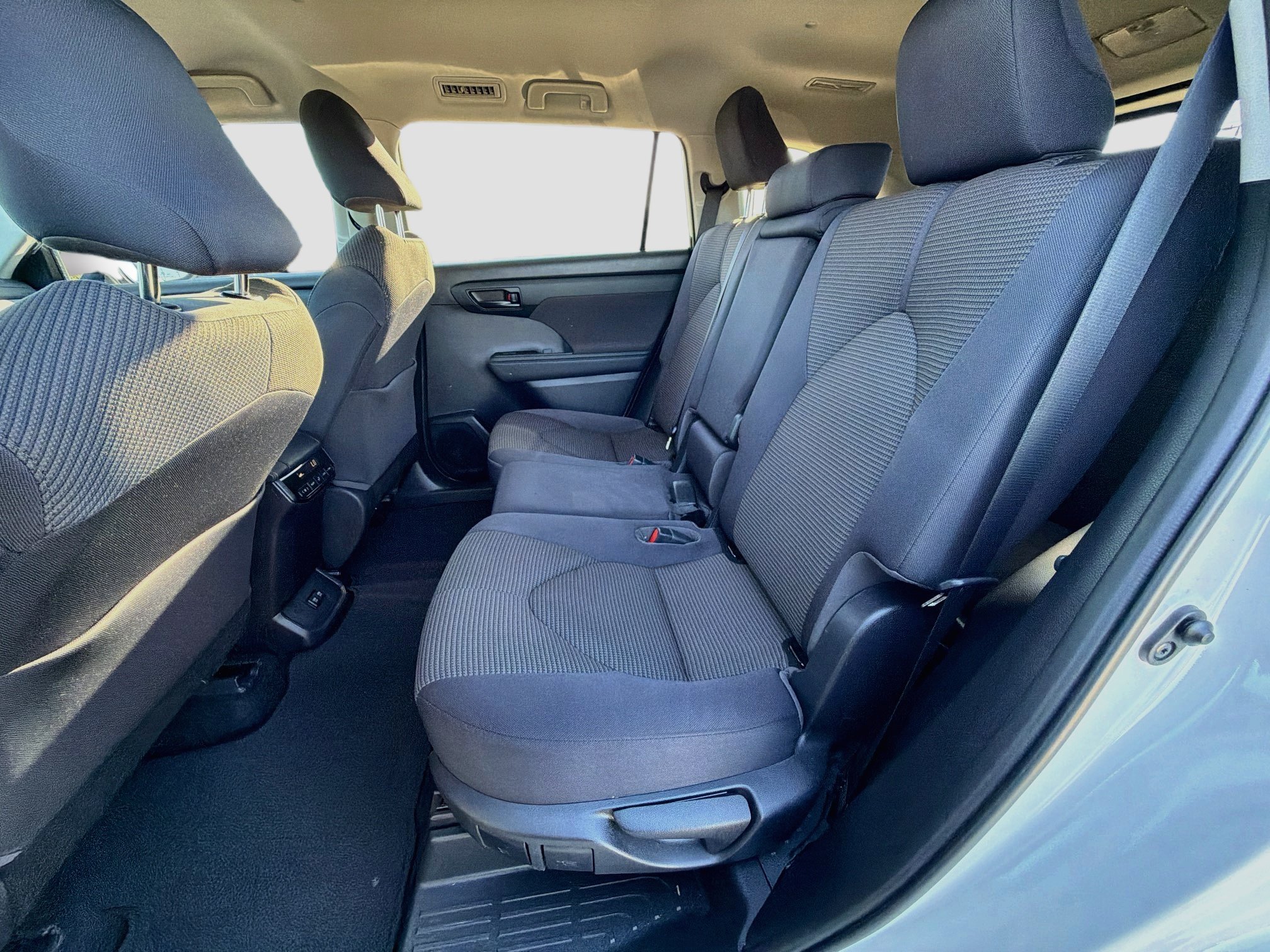 Used 2021 Toyota Highlander L FWD image 22