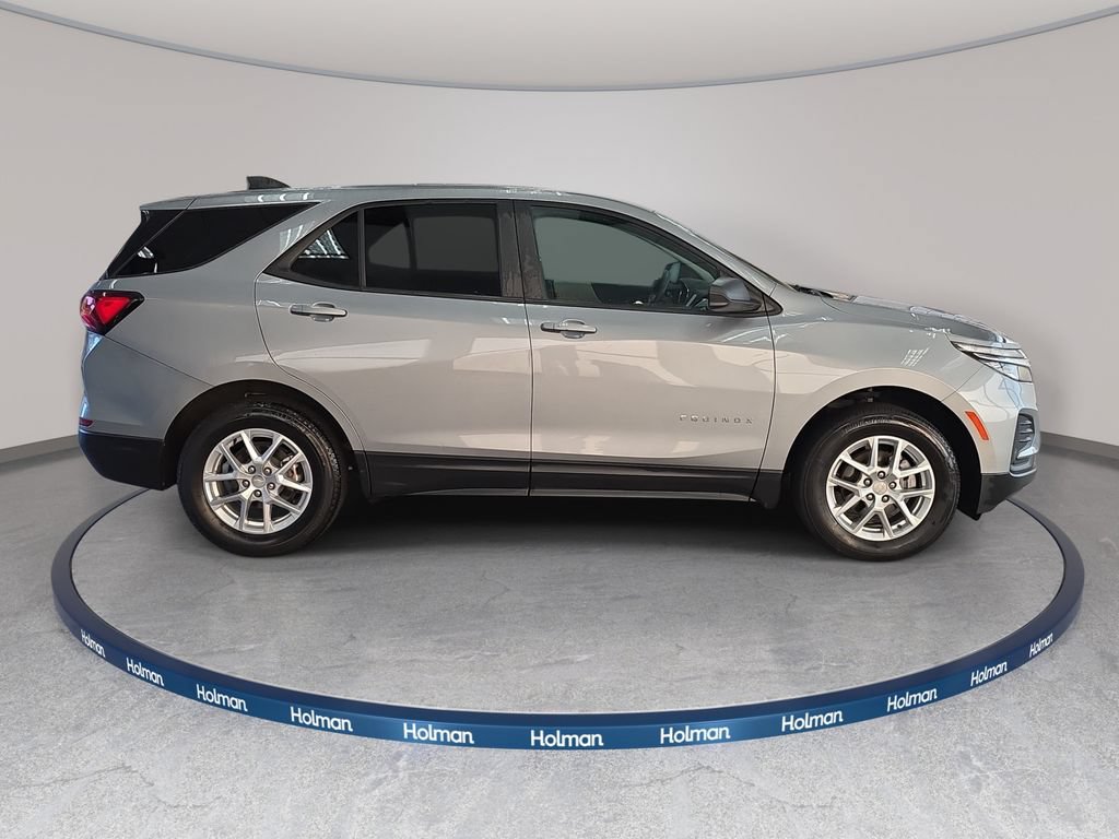 Used 2023 Chevrolet Equinox LS w/ LS Convenience Package AWD/4WD image 4