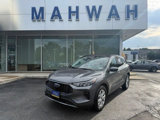 Certified 2023 Ford Escape Active w/ Tech Pack #2 AWD/4WD image 2