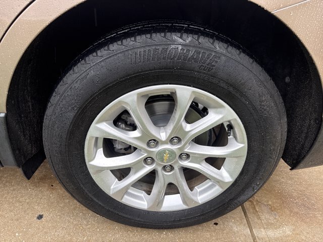 Used 2019 Chevrolet Equinox LT w/ Sun & Navigation Package FWD image 11