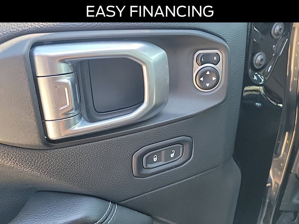 Used 2018 Jeep Wrangler Unlimited Sahara w/ Cold Weather Group AWD/4WD image 21