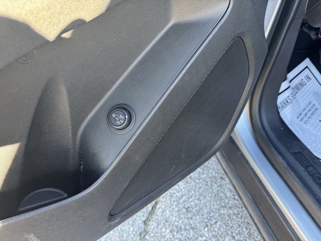 Used 2023 Chevrolet Equinox LT w/ Driver Convenience Package image 12