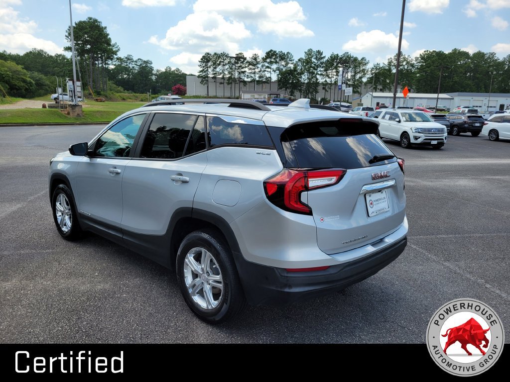 Used 2022 GMC Terrain SLE w/ Driver Convenience Package FWD image 4