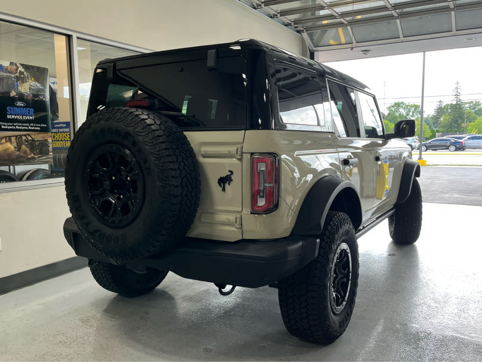 Certified 2025 Ford Bronco Badlands AWD/4WD image 9