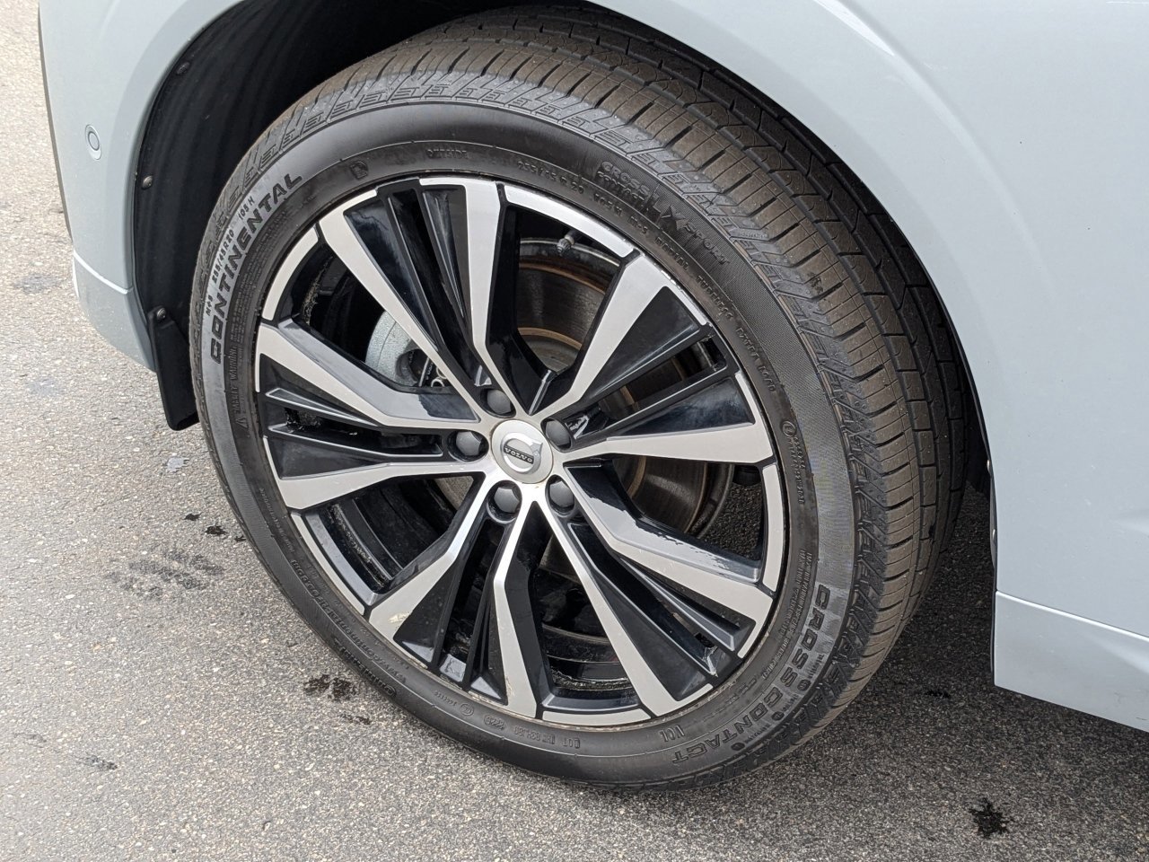 Used 2024 Volvo XC60 B5 Plus image 12