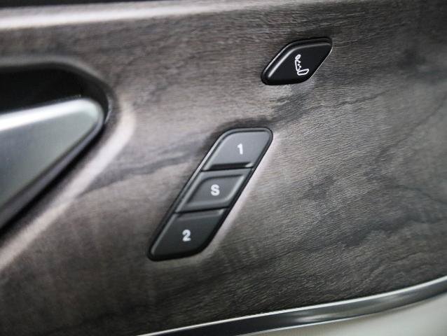 Used 2022 Jeep Grand Cherokee Overland w/ Luxury Tech Group IV AWD/4WD image 27