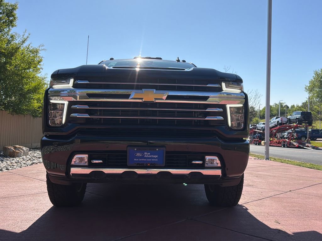 Used 2022 Chevrolet Silverado 2500 High Country w/ Technology Package AWD/4WD image 3