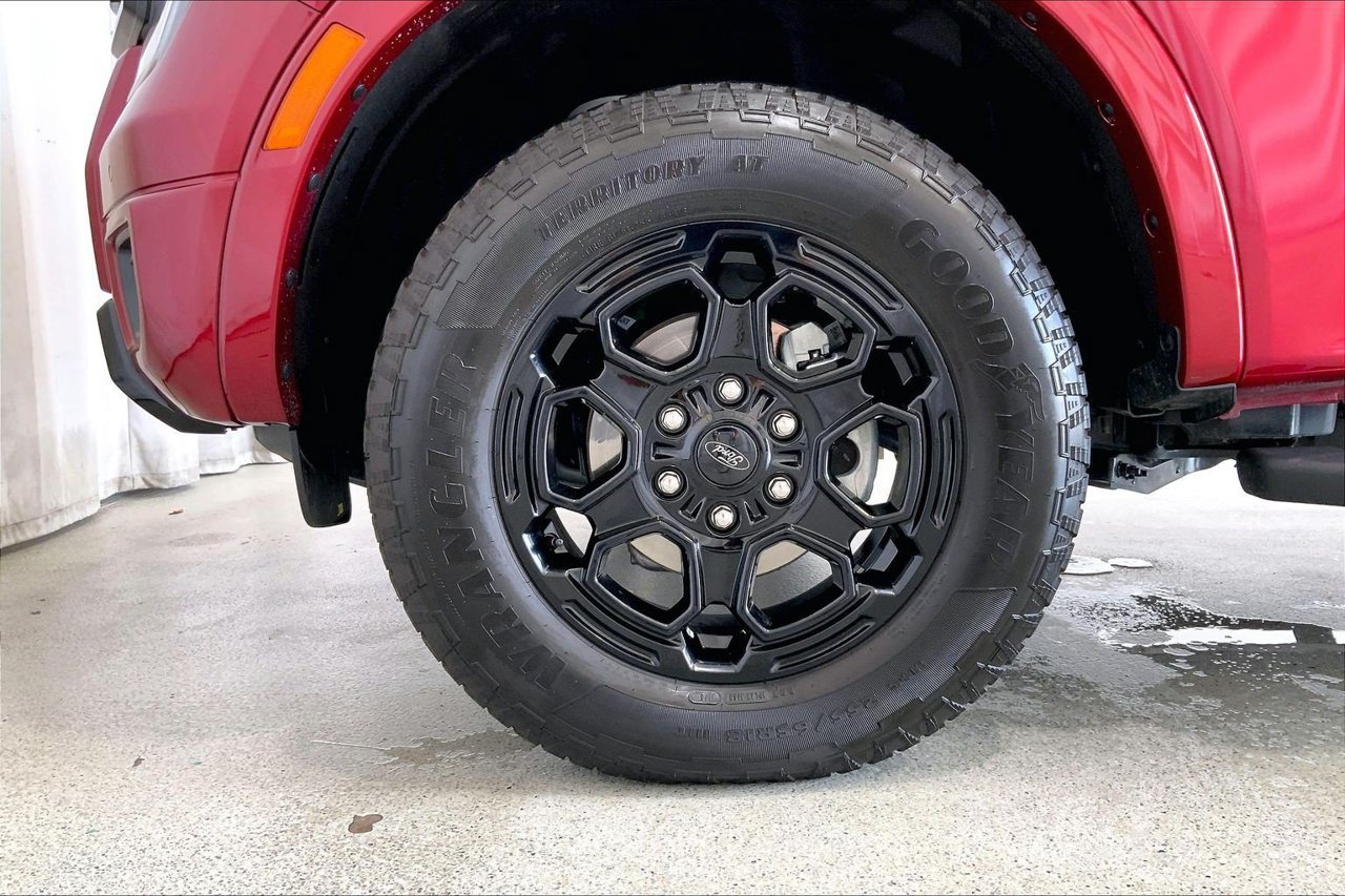 Certified 2025 Ford Ranger Lariat w/ FX4 Off-Road Package AWD/4WD image 8