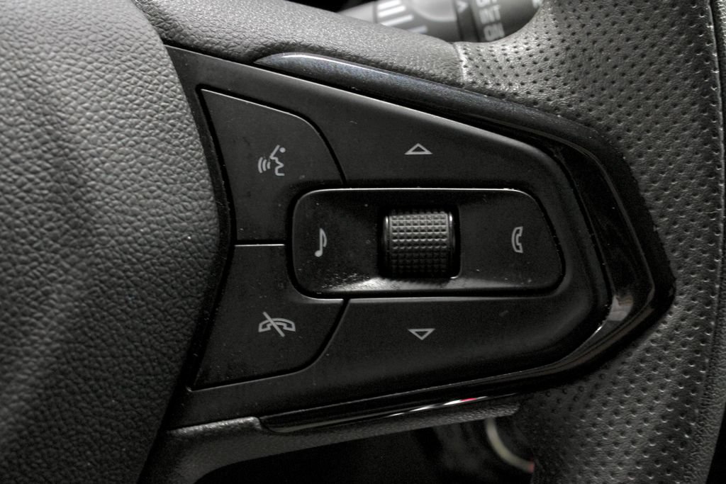 Used 2025 Chevrolet Trax LT FWD image 27