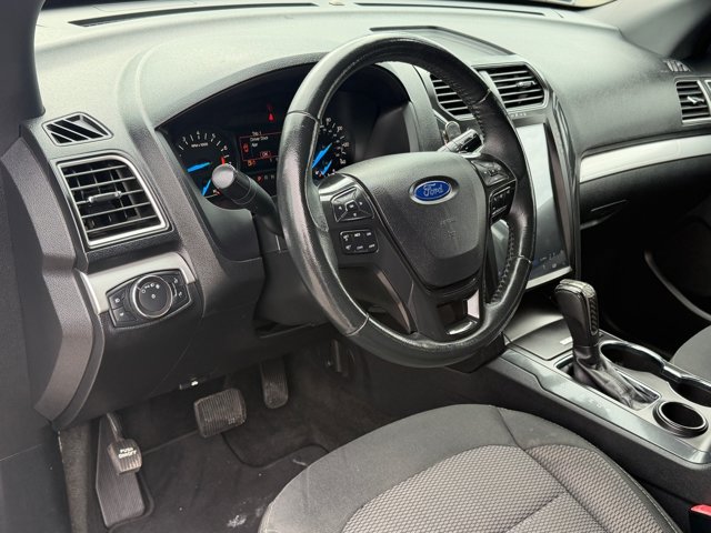 Certified 2017 Ford Explorer XLT FWD image 16