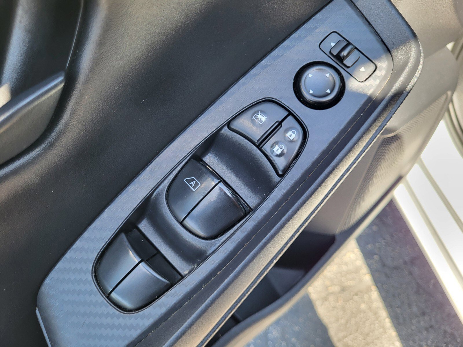 Used 2025 Nissan Sentra S image 18