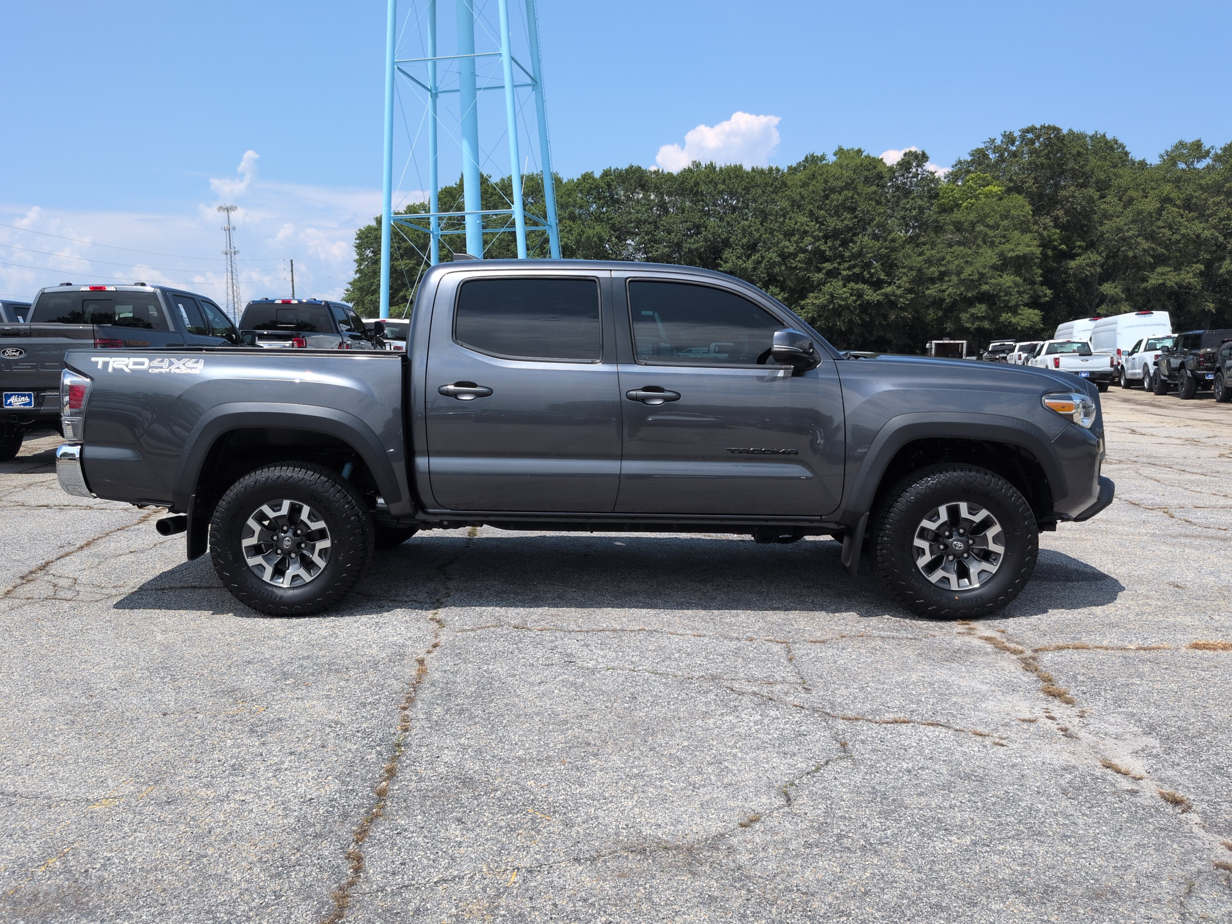 Used 2020 Toyota Tacoma TRD Off-Road AWD/4WD image 2