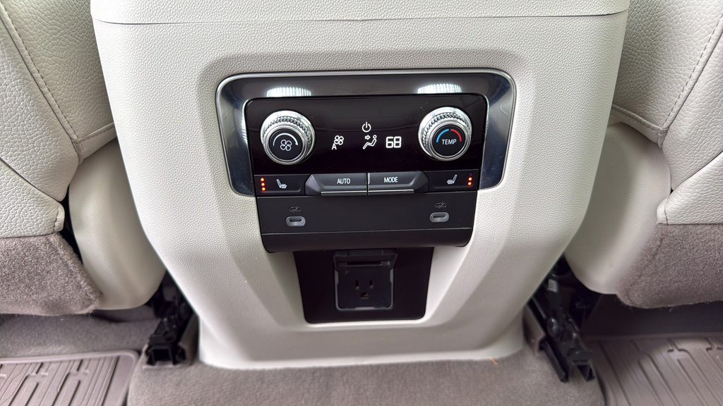 Used 2023 GMC Yukon Denali AWD/4WD image 35