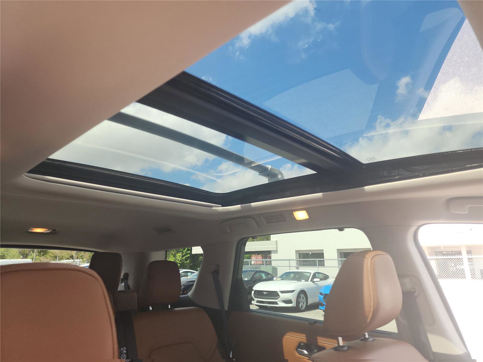 Used 2024 Nissan Pathfinder Platinum image 29