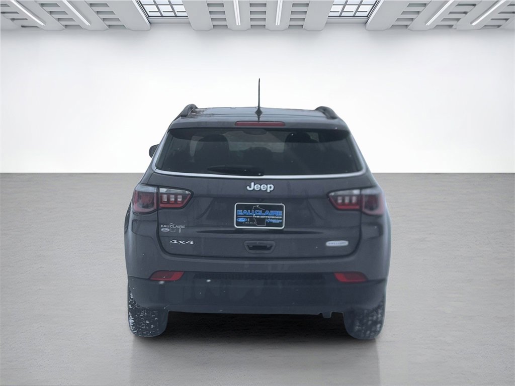 Used 2018 Jeep Compass Latitude image 4