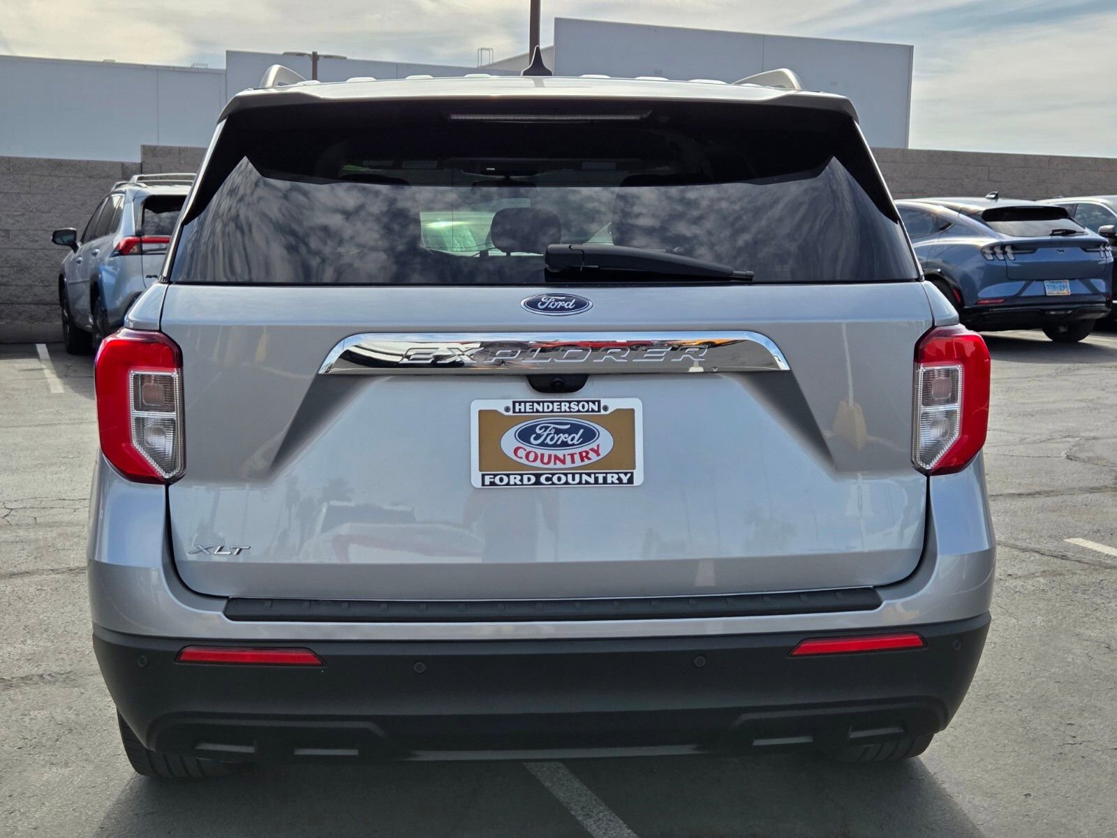 Certified 2023 Ford Explorer XLT RWD image 5