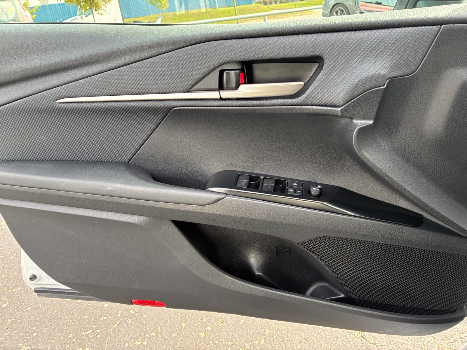 Used 2025 Toyota Camry SE FWD image 13