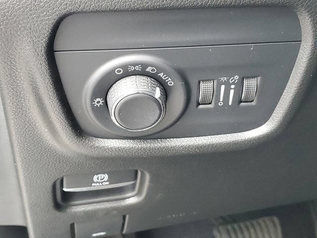 Used 2022 Jeep Grand Cherokee Laredo w/ Luxury Tech Group I AWD/4WD image 8