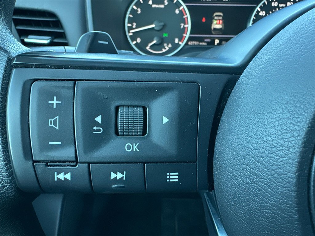 Used 2024 Nissan Rogue SV image 24