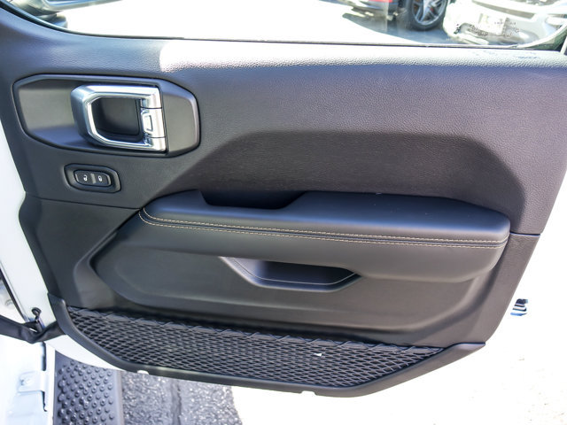 Used 2026 Jeep Wrangler Unlimited Sahara AWD/4WD image 25