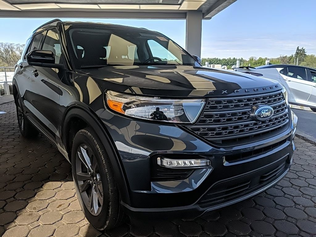 Certified 2023 Ford Explorer XLT w/ Equipment Group 202A AWD/4WD image 4