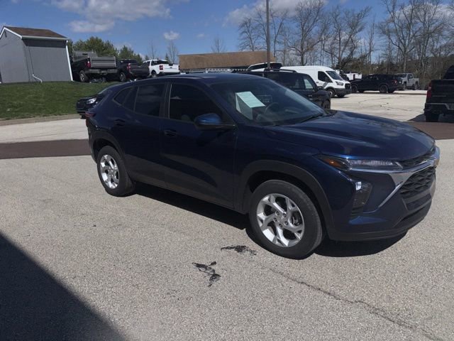 Used 2024 Chevrolet Trax LS w/ LS Convenience Package image 9