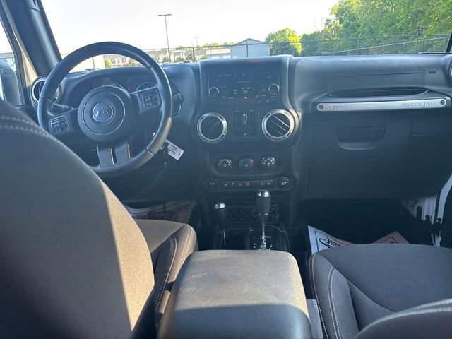 Used 2018 Jeep Wrangler Unlimited Sahara w/ Connectivity Group image 9