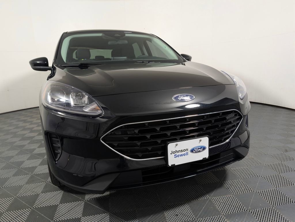 Certified 2022 Ford Escape SE w/ SE Sport Appearance Package FWD image 3