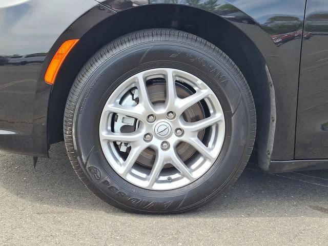 Used 2025 Chrysler Pacifica Select FWD image 29