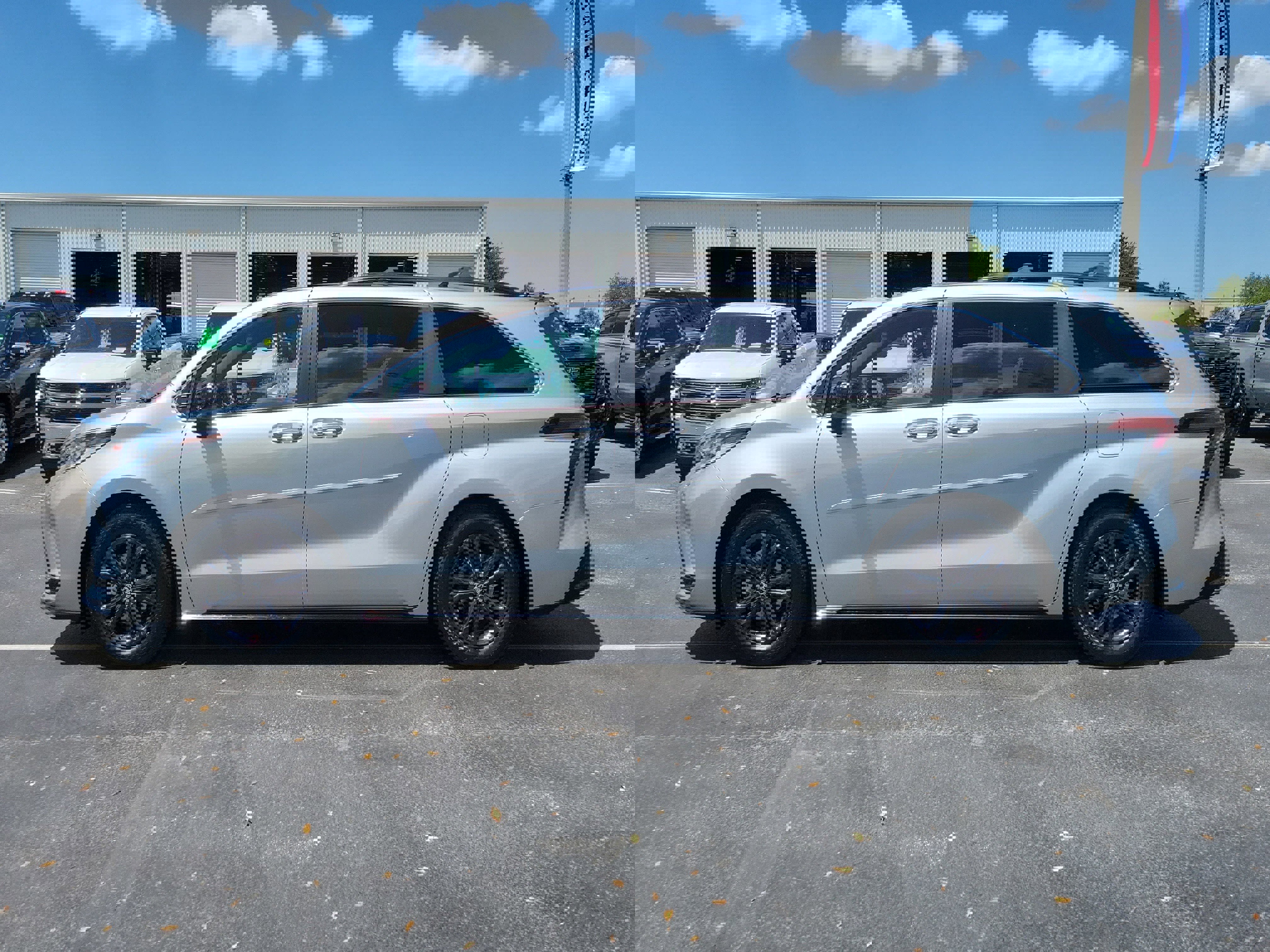 Used 2024 Toyota Sienna XSE w/ XSE Plus Package AWD/4WD image 4