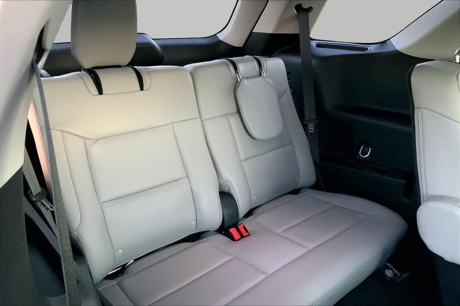 Certified 2025 Ford Explorer Active w/ Active Comfort Package RWD image 18