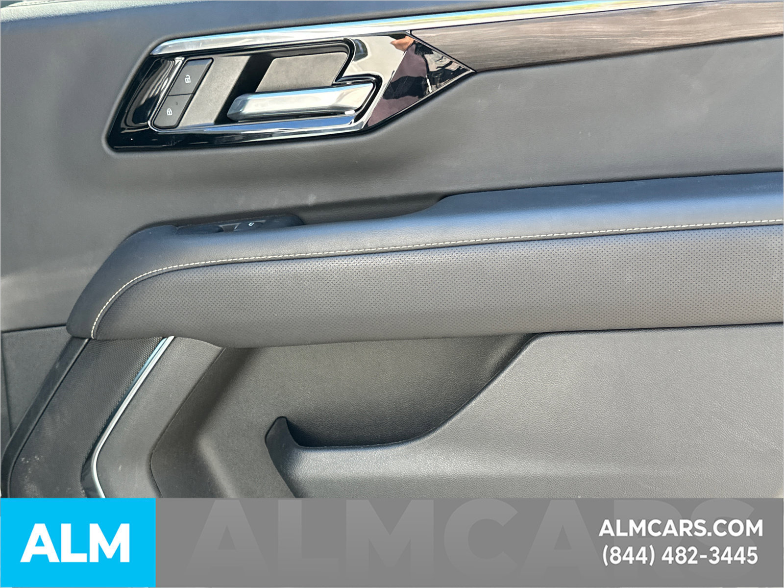 Used 2025 Chevrolet Tahoe Premier AWD/4WD image 18