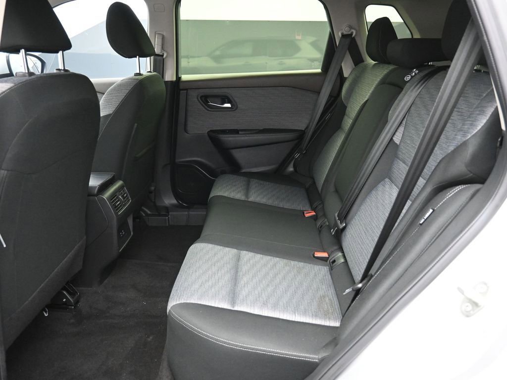 Used 2023 Nissan Rogue SV FWD image 7
