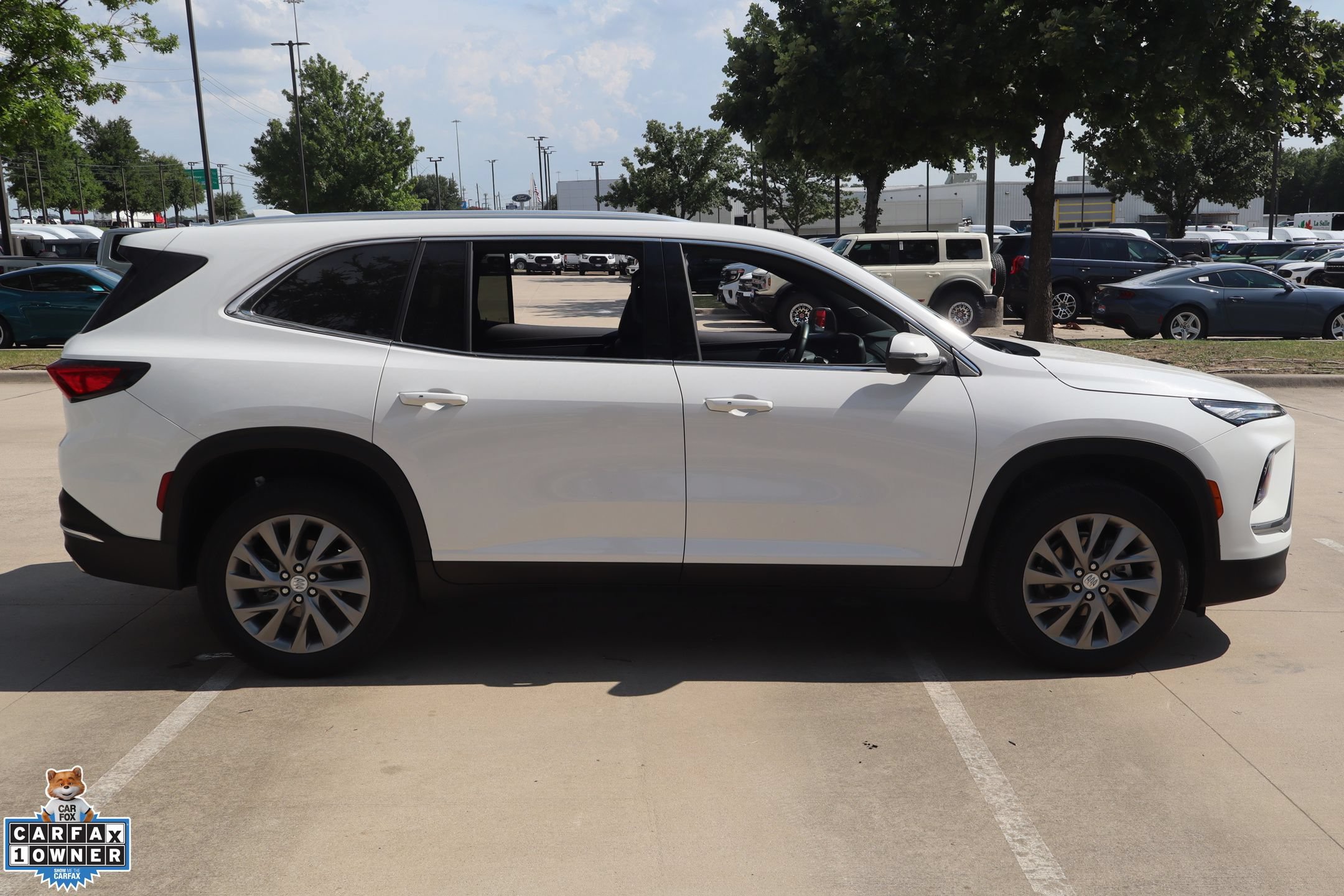 Used 2026 Buick Enclave Preferred FWD image 2