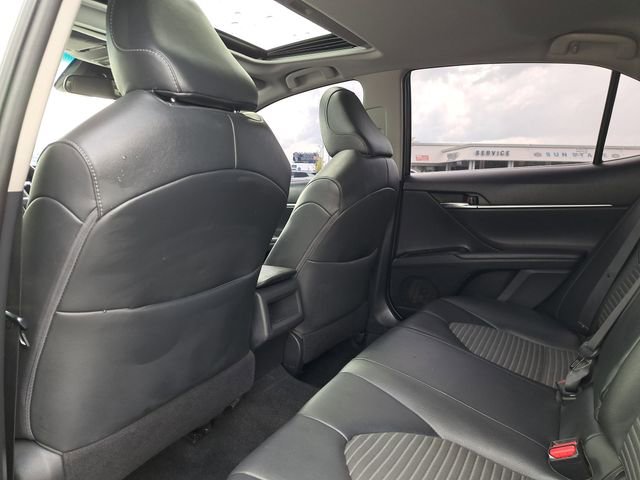 Used 2018 Toyota Camry SE w/ Moonroof Package image 12