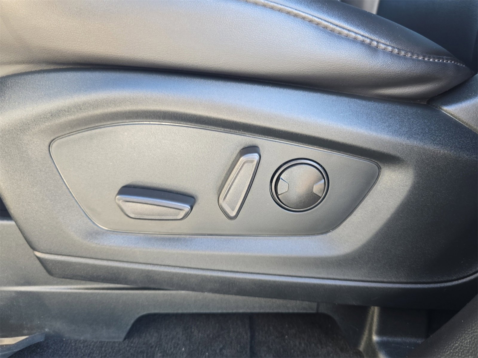 Certified 2023 Ford Explorer XLT w/ Equipment Group 202A image 16