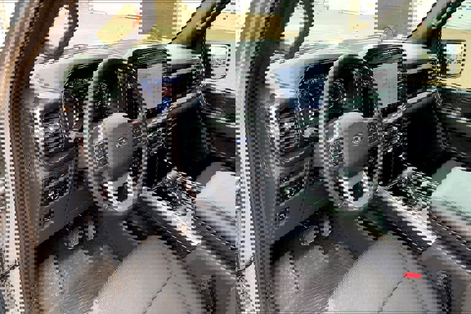 Certified 2022 Ford F150 XLT w/ Equipment Group 302A High image 18