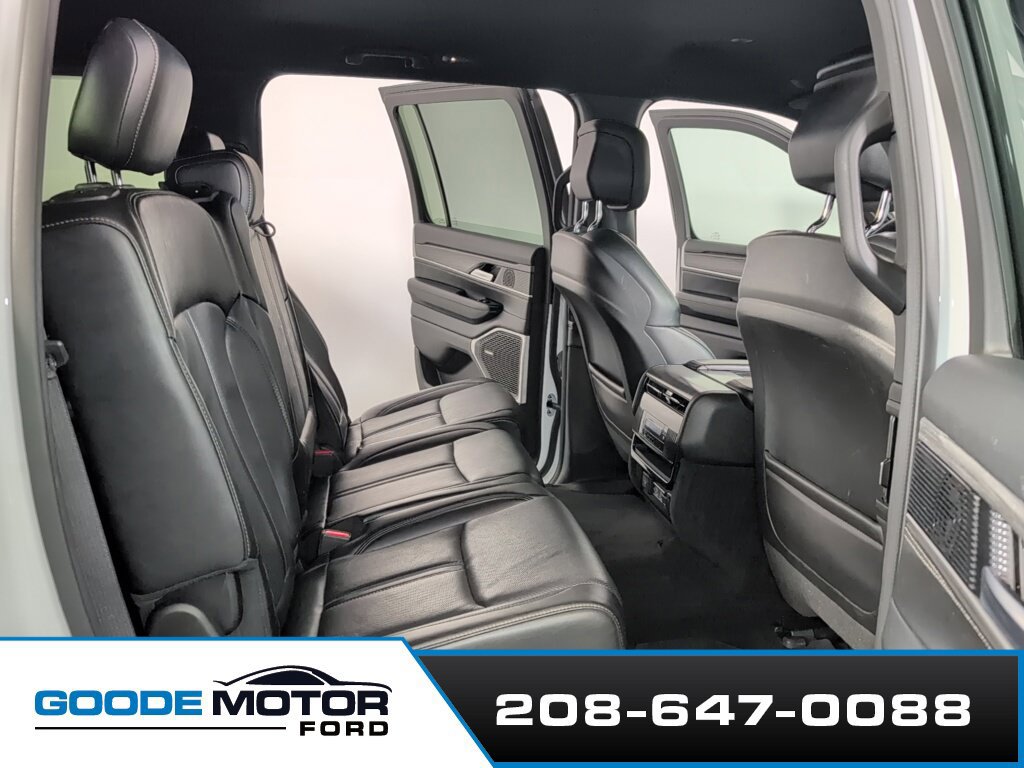 Used 2024 Jeep Wagoneer L Series II AWD/4WD image 23