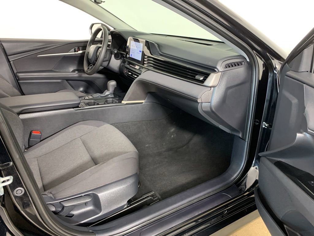 Used 2025 Toyota Camry LE FWD image 37