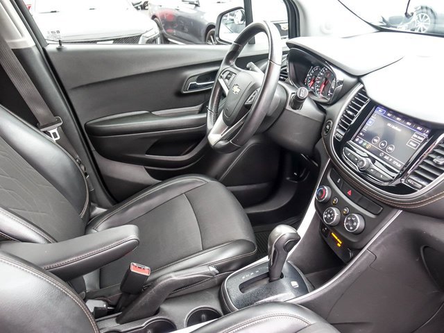 Used 2022 Chevrolet Trax LT w/ LT Convenience Package AWD/4WD image 29