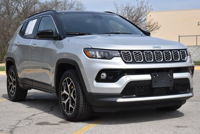 Used 2025 Jeep Compass Limited AWD/4WD image 3