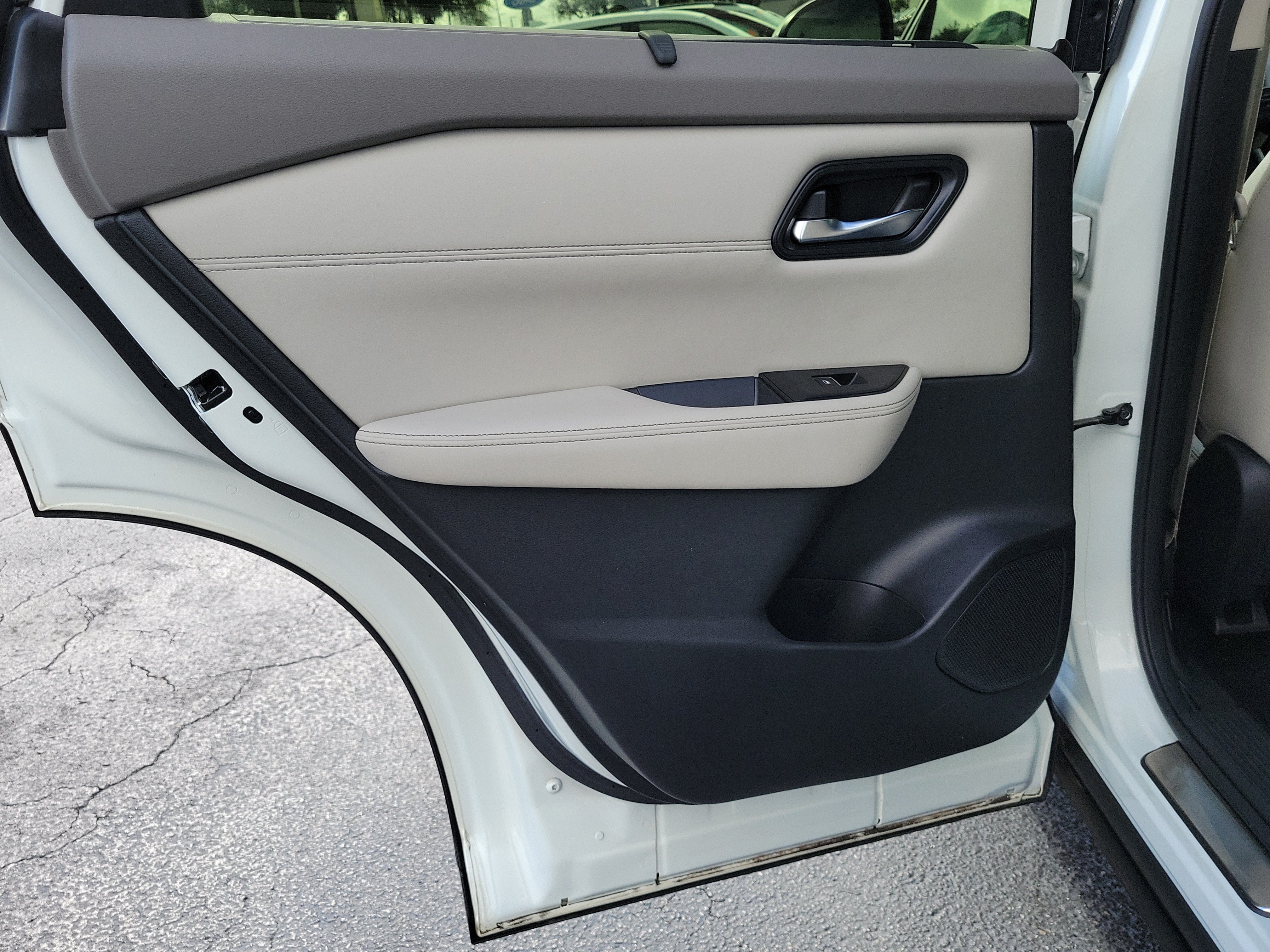 Used 2023 Nissan Rogue SL w/ SL Premium Package FWD image 12
