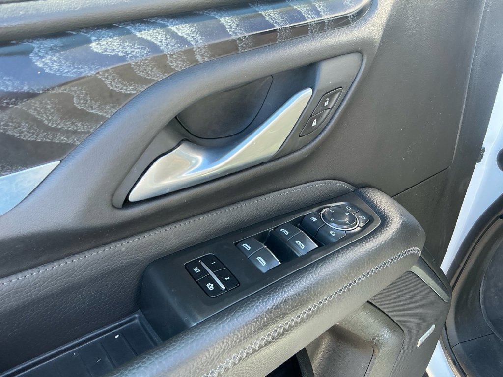 Used 2023 GMC Yukon XL Denali AWD/4WD image 16