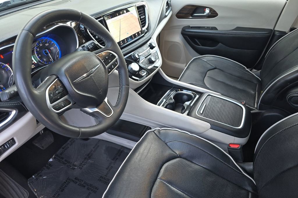 Used 2023 Chrysler Pacifica Limited FWD image 9